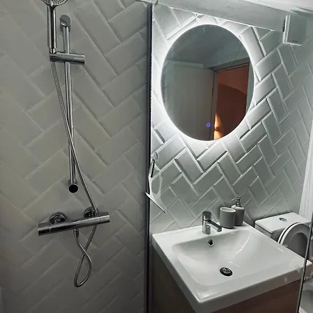 Arch Apartment *