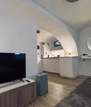 Arch Apartment *