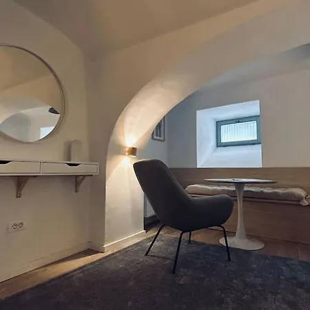 Apartment Arch *